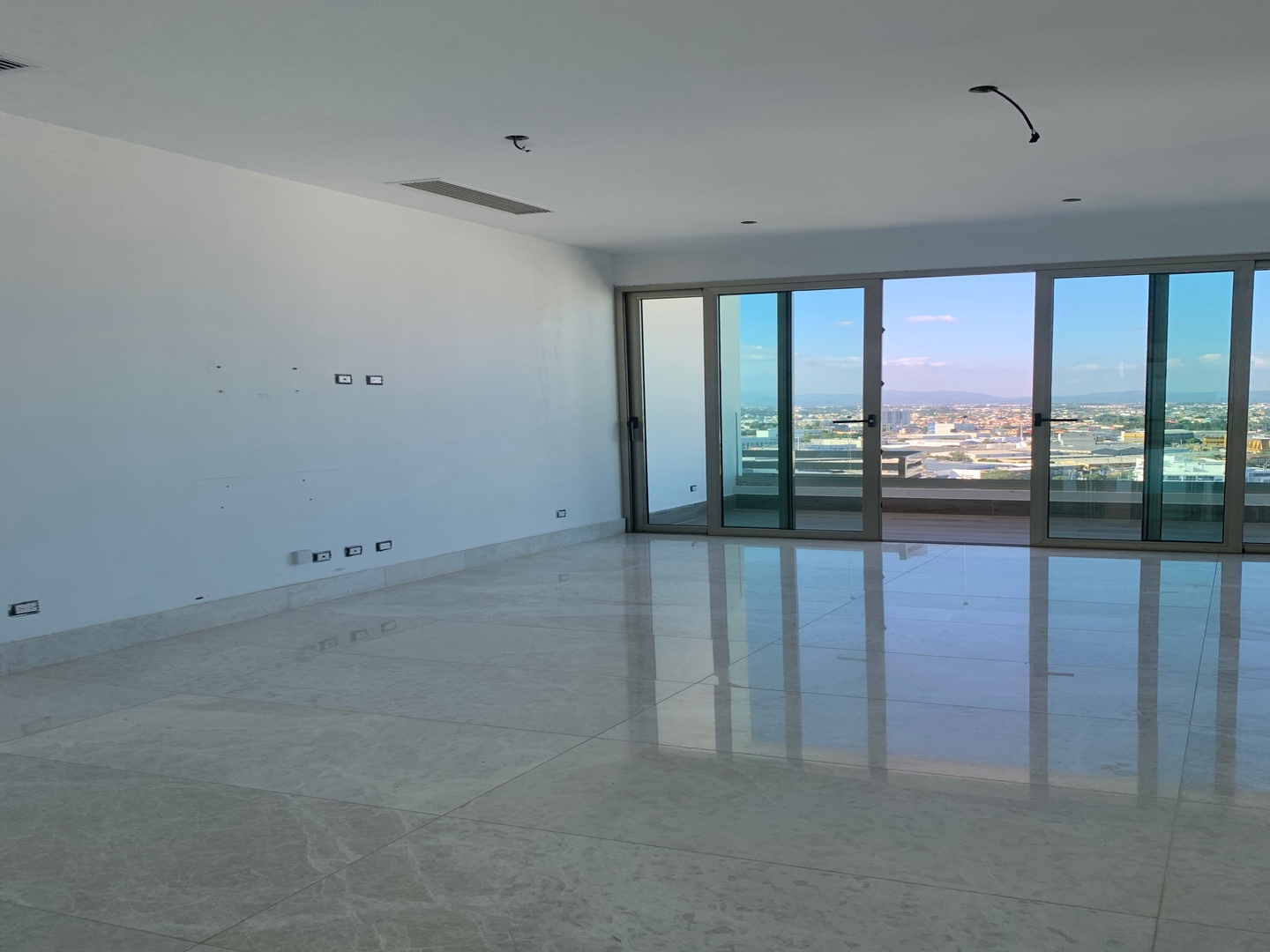 penthouses - Vendo penthouses en Los Cacicazgos
Piso alto 320. Mt2. 
4 habitaciones 
4 baños  5