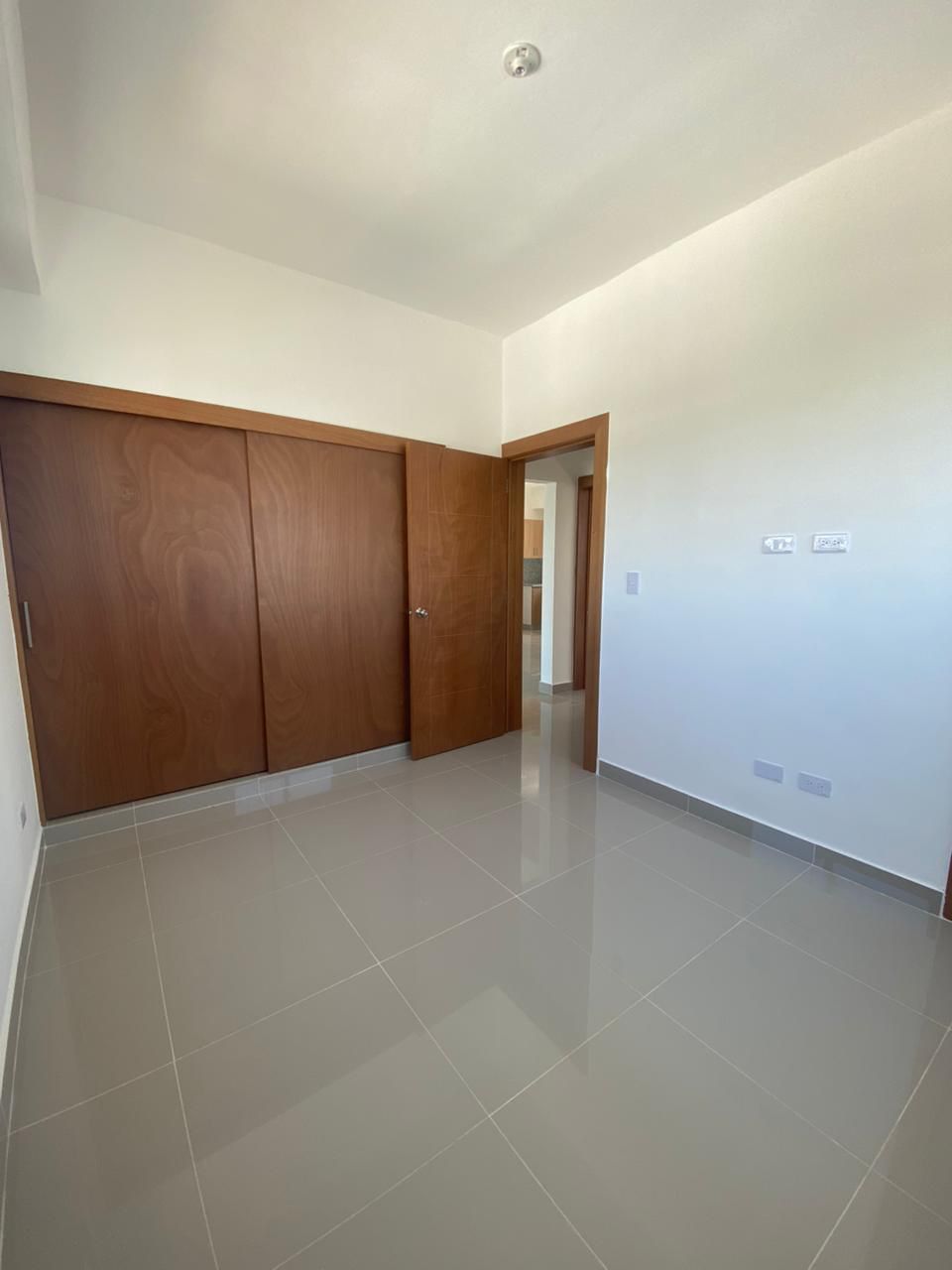 apartamentos - Vendo independencia cacique piso 5 dos hab 2.5 bañ 9