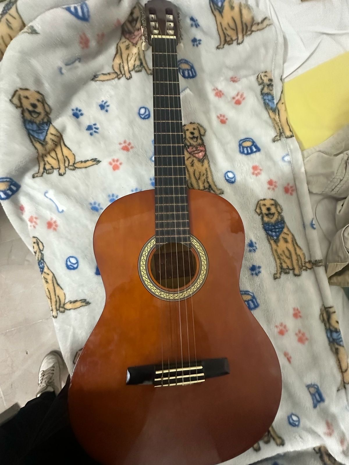 instrumentos musicales - vendo guitarra acústica marca “valencia CG 150k” precio 5,000 pesos