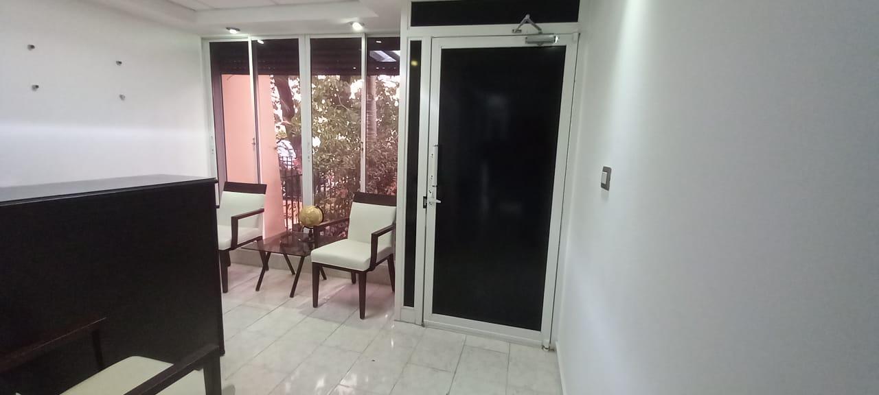 oficinas y locales comerciales - Vendo apartamento / local en Bella Vista 2