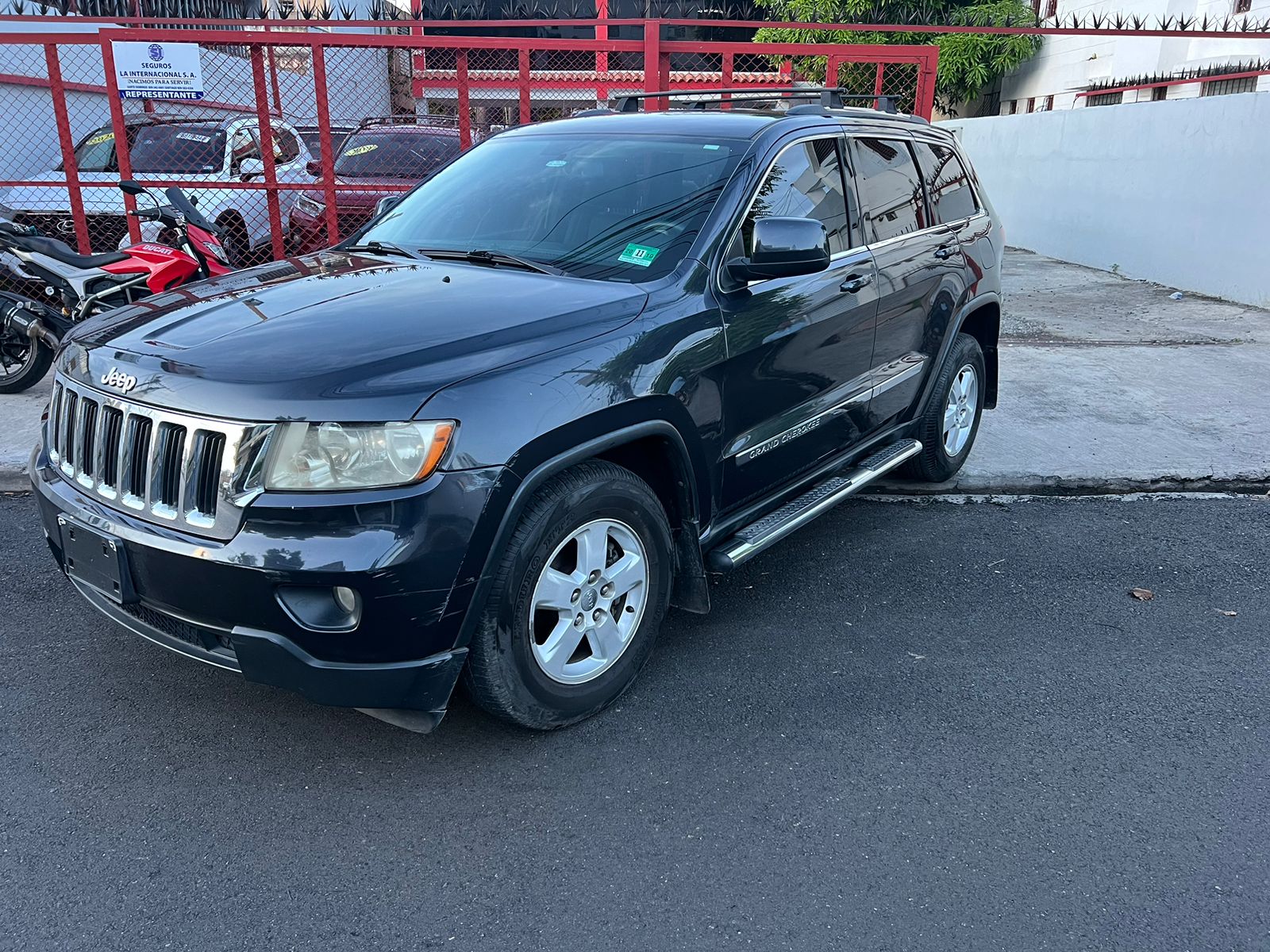 jeepetas y camionetas - jeep cheroke laredo 0