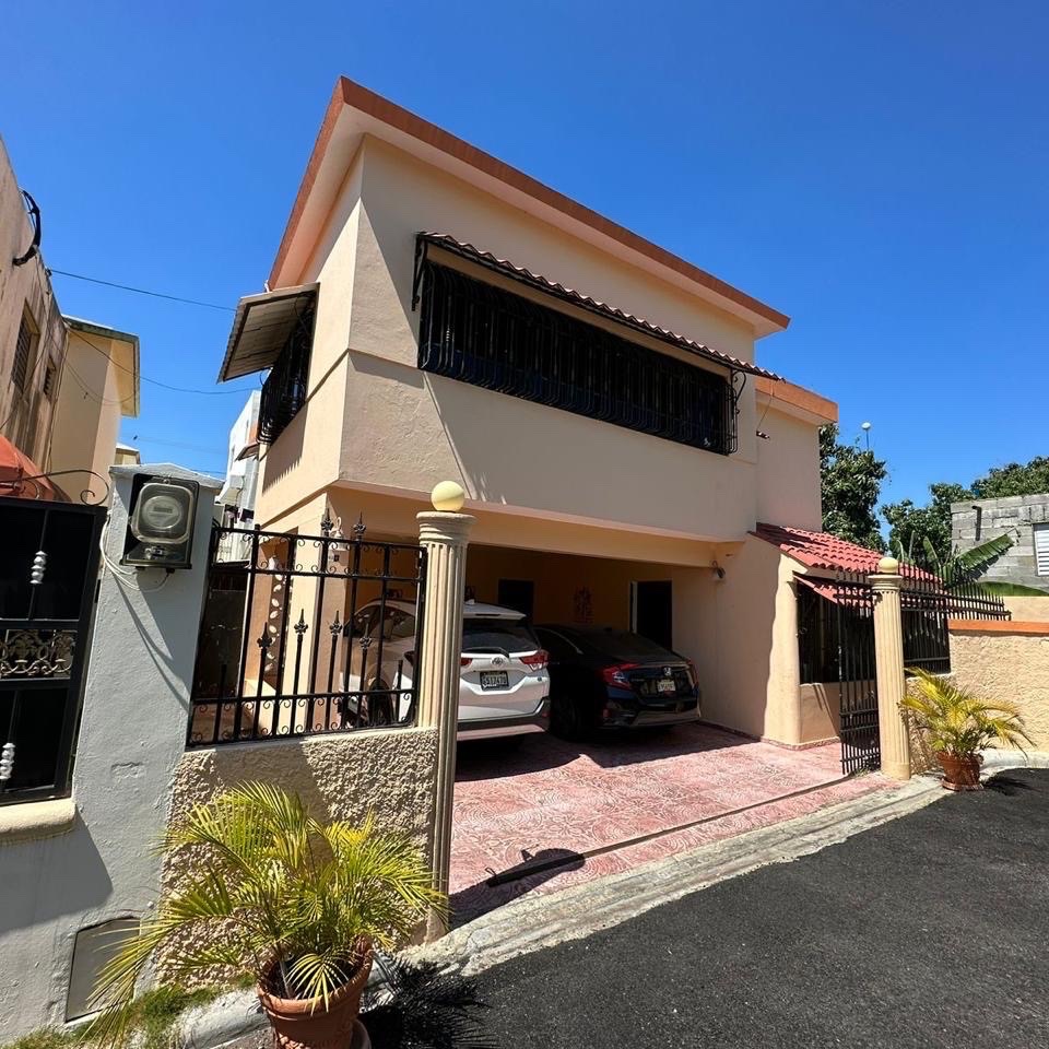 casas - venta de casa en Alma rosa 2 santo Domingo este 