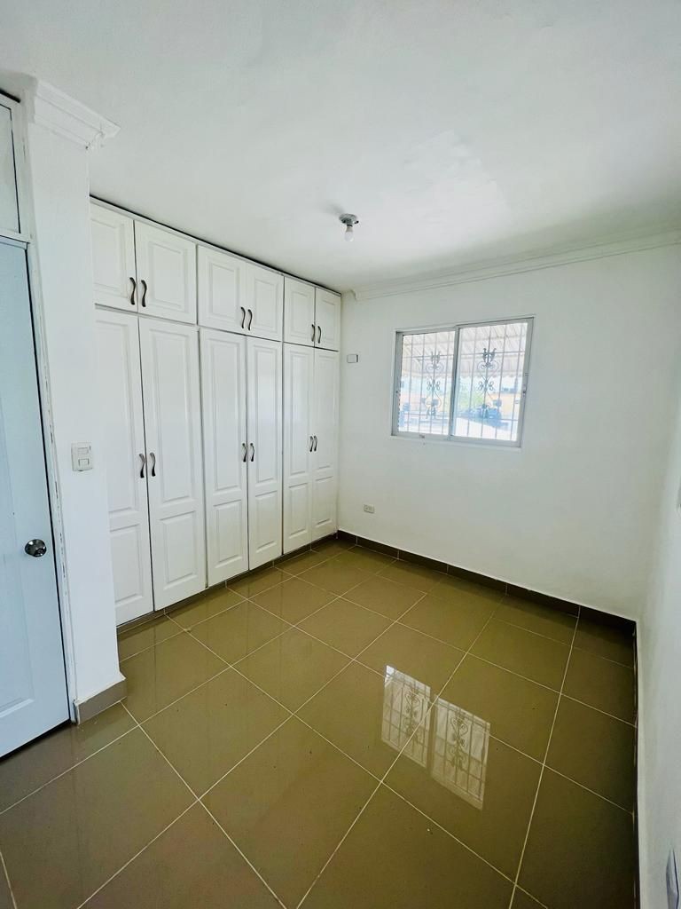 apartamentos - VENDO DE OPORTUNIDAD  RESIDENCIA DE 2 NIVELES PRÓXIMA A LA AVE. CHARLES DE GAULL 1