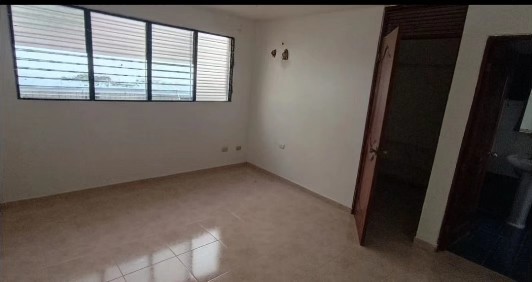 apartamentos - Rento 2do piso en la moraleja con 2 parqueo techado  6