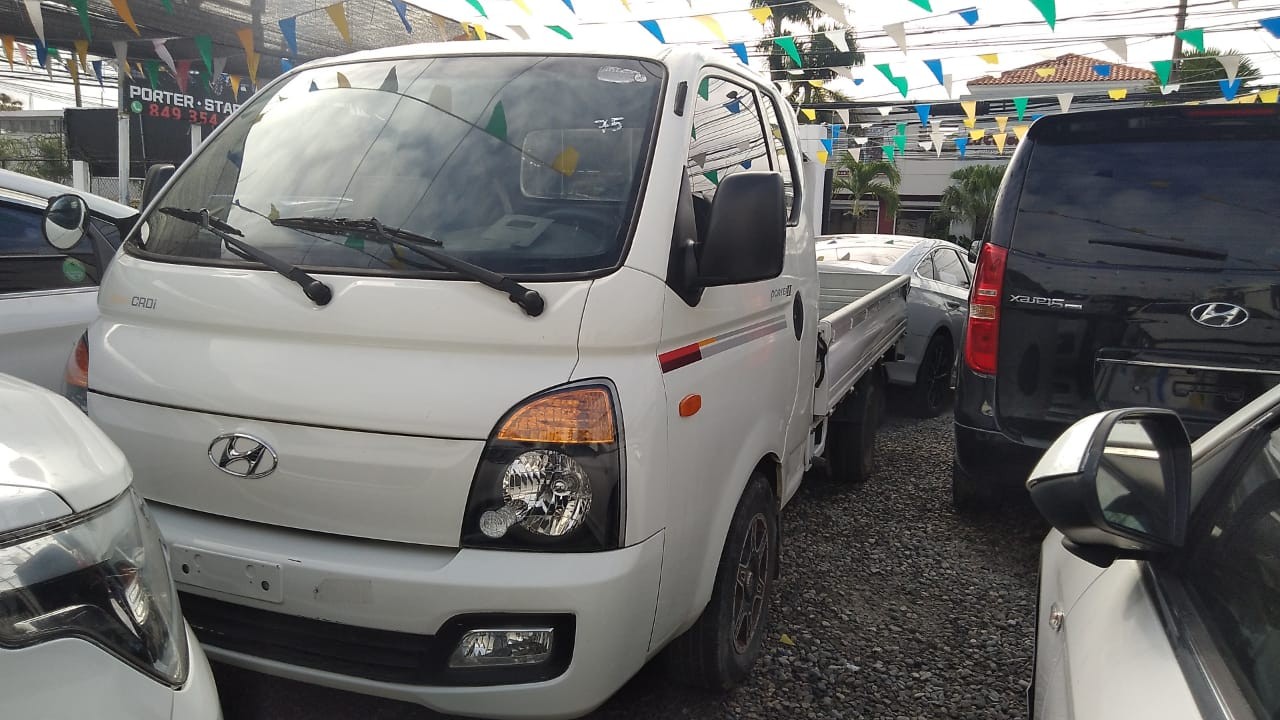 camiones y vehiculos pesados - HYUNDAI PORTER BLANCODESDE: RD$ 890,100.00 1