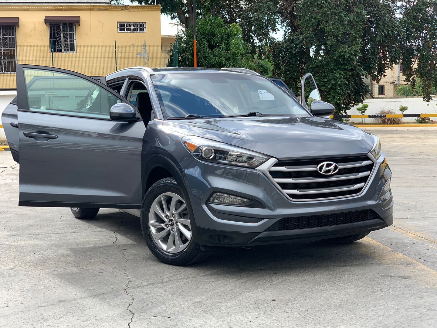 jeepetas y camionetas - Hyundai Tucson 2018 impecable  0