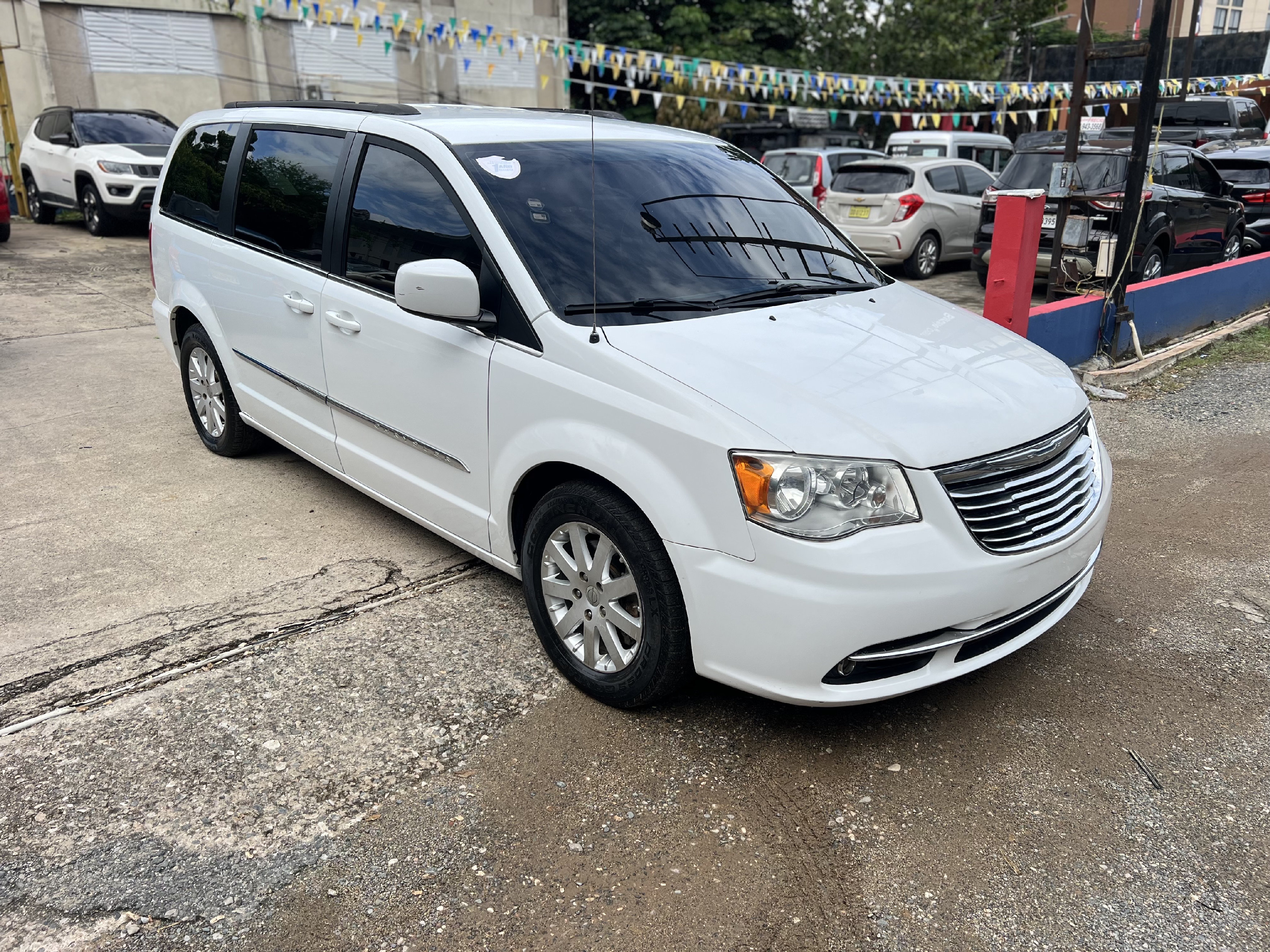 jeepetas y camionetas - Chrysler Town country  2