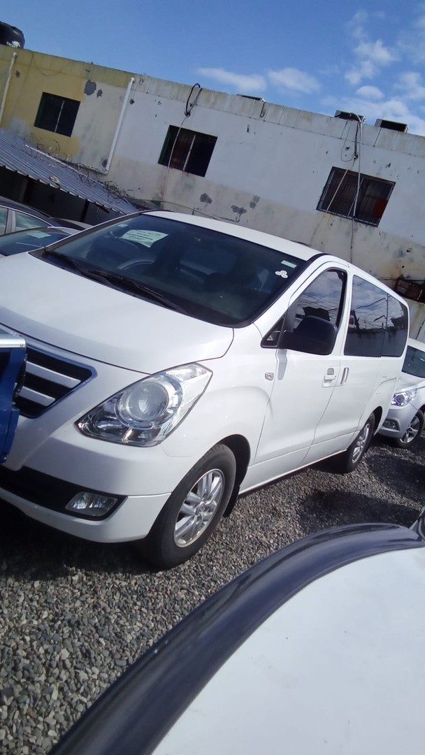 jeepetas y camionetas - HYUNDAI GRAND STAREX 2018 BLANCODESDE: RD$1,300.100