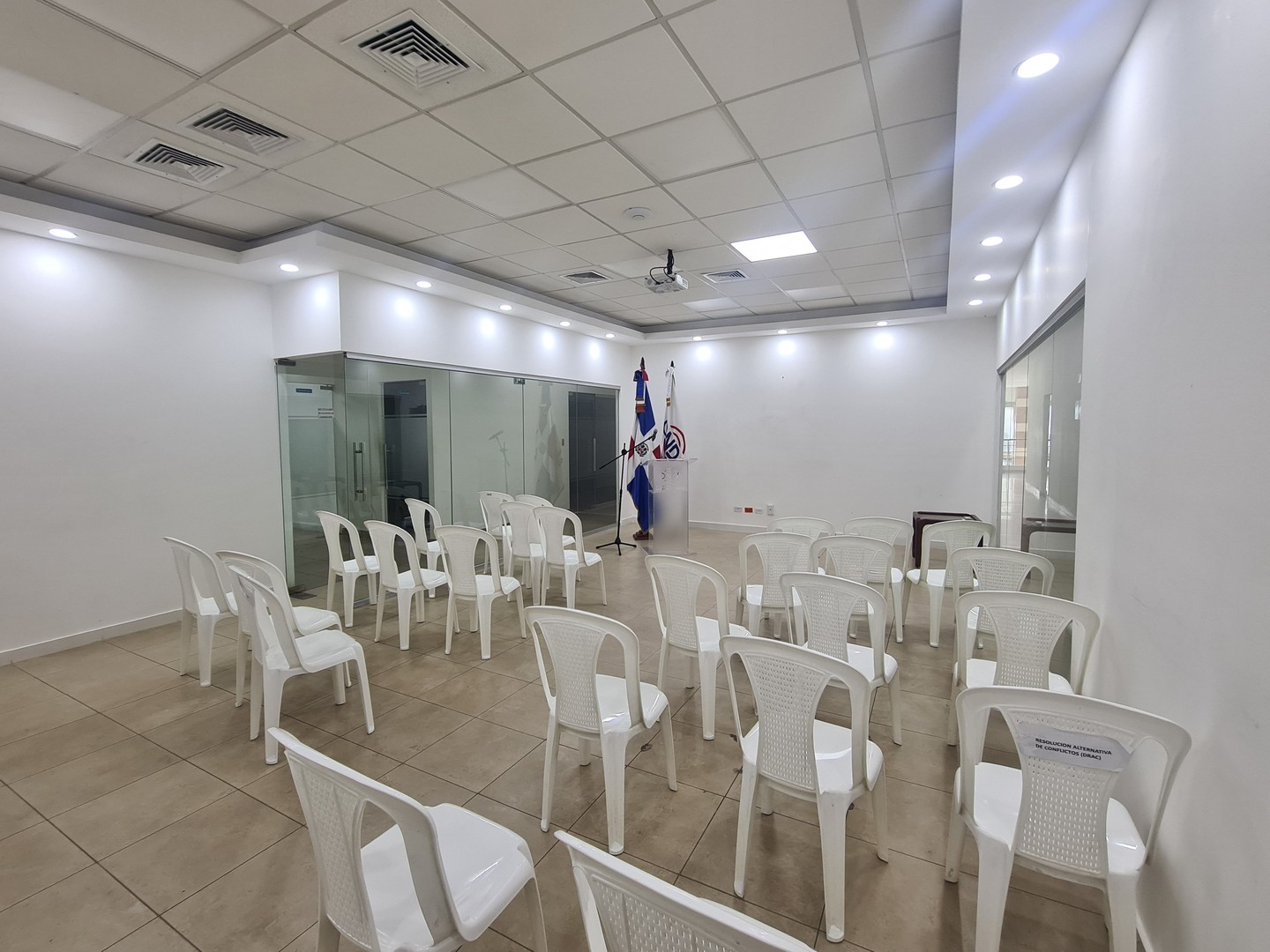 oficinas y locales comerciales - Edificio comercial en alquiler en Piantini 2,551m2 2