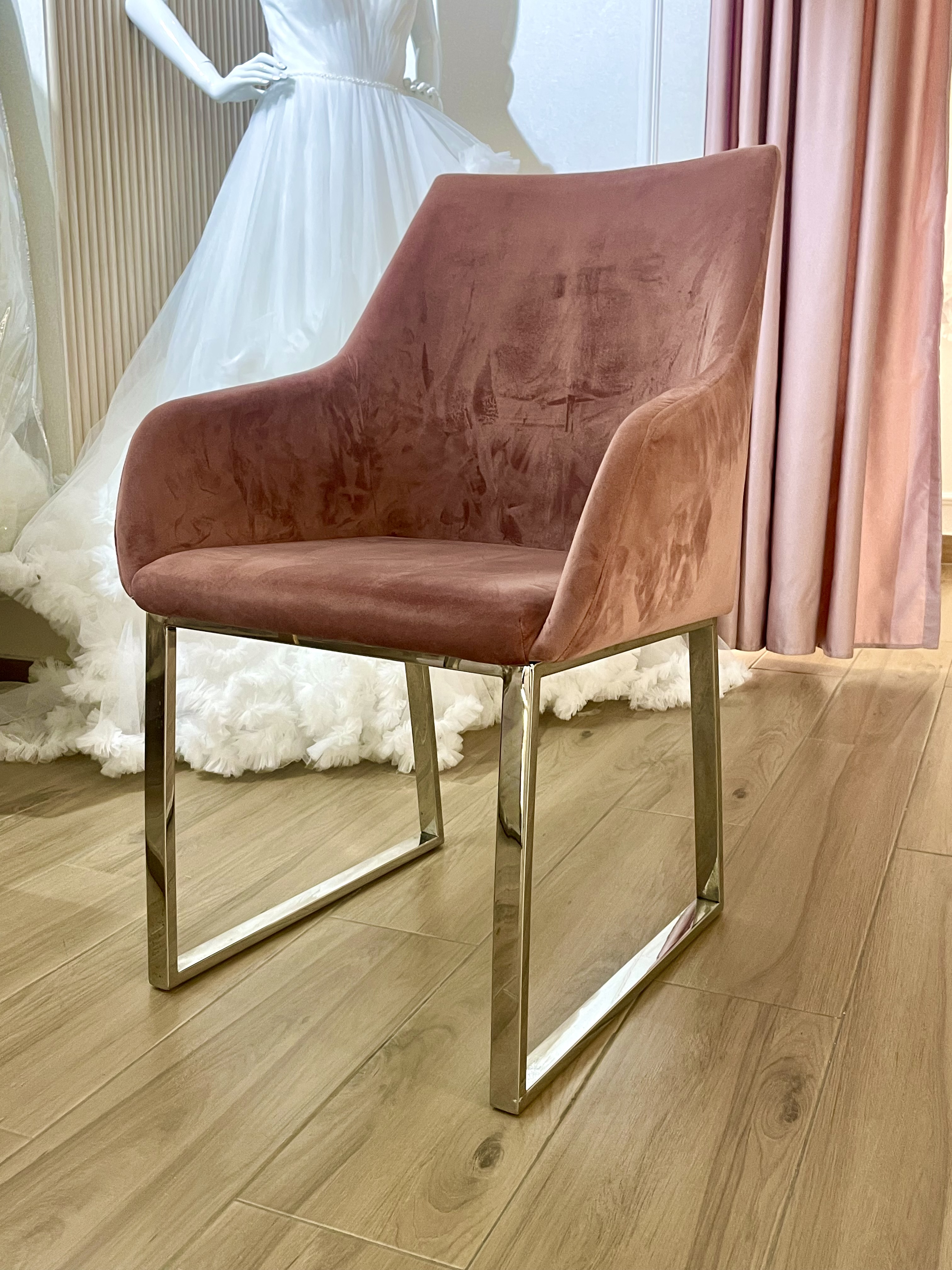 muebles y colchones - Sillas de terciopelo rosa en perfectas condiciones 3