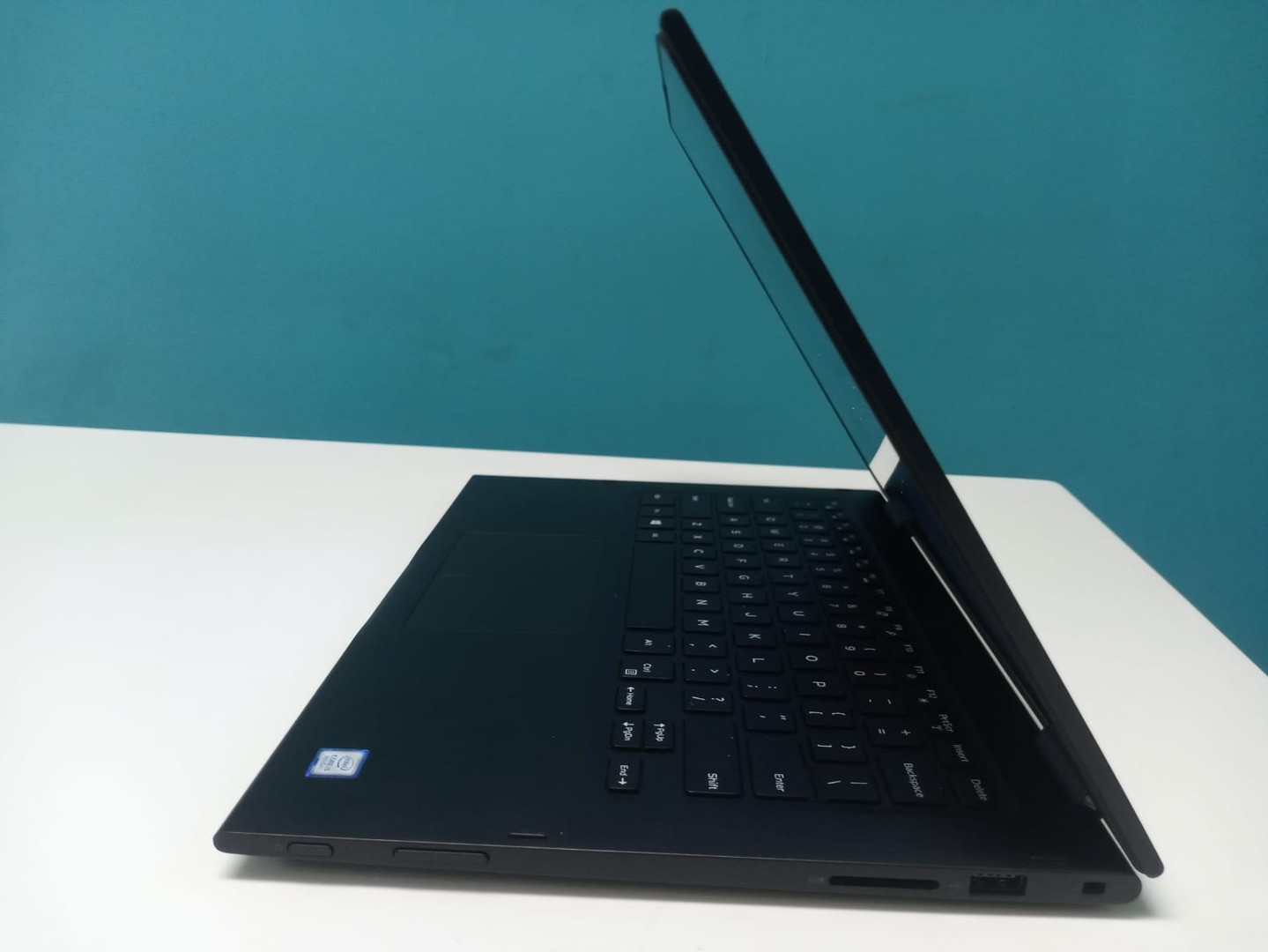 computadoras y laptops - Laptop, Dell Latitude 3390 2-in-1 (touch) / 8th Gen, Intel Core i5 / 8GB DDR4 /  5