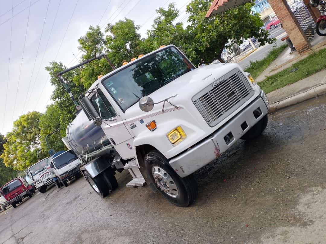 camiones y vehiculos pesados - camión freightliner 2000 4