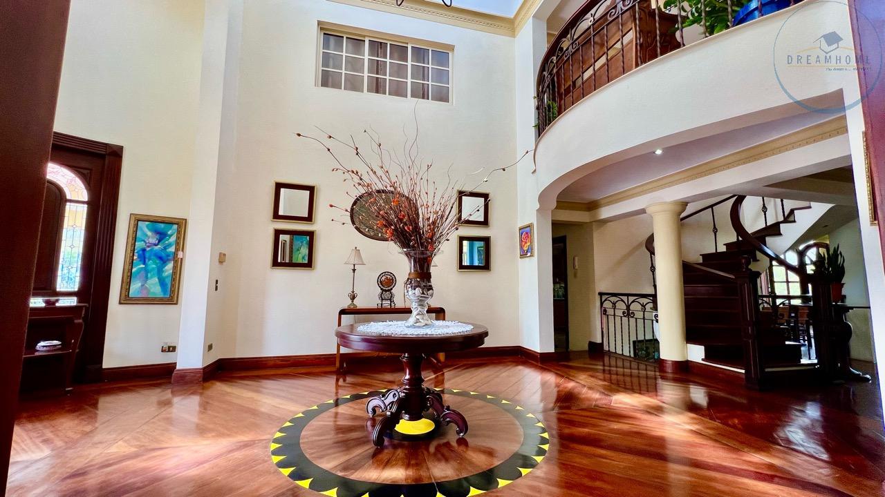 casas - Impresionante Casa en Venta en Cuesta Hermosa III ID 248. 5