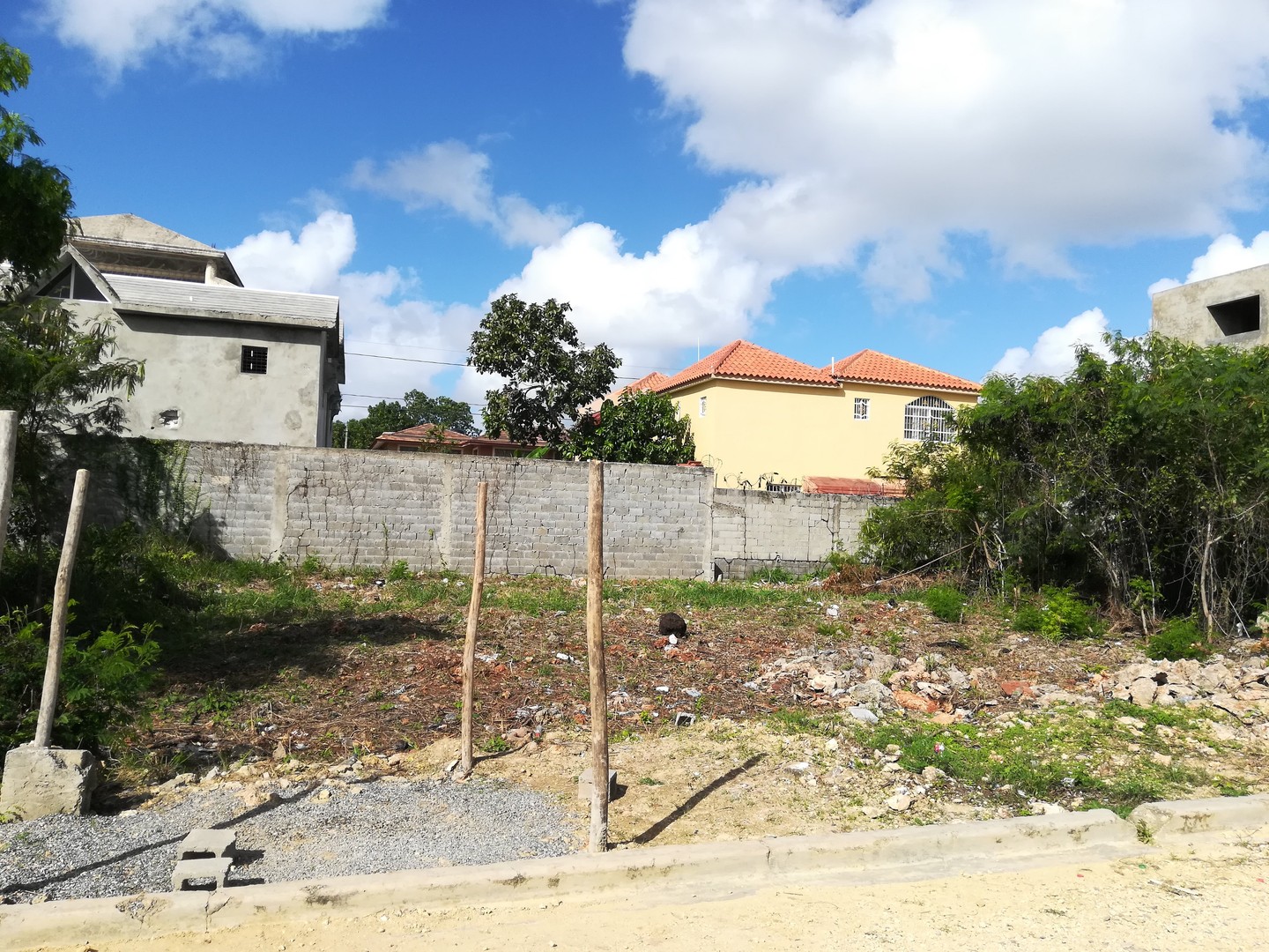 solares y terrenos - Se vende solar ubicado en la Urb. 
Regina, Santo Domingo Este, cerca Ecologica