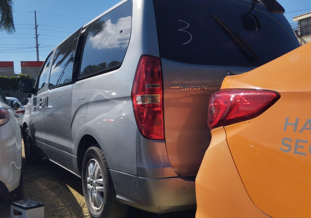 jeepetas y camionetas - HYUNDAI GRAND STAREX 2018 GRIS 7