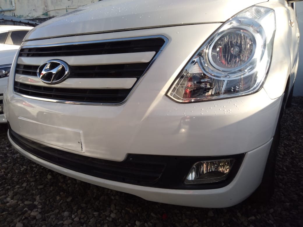 jeepetas y camionetas - HYUNDAI GRAND STAREX 2018 BLANCODESDE: RD$1,300.100 1