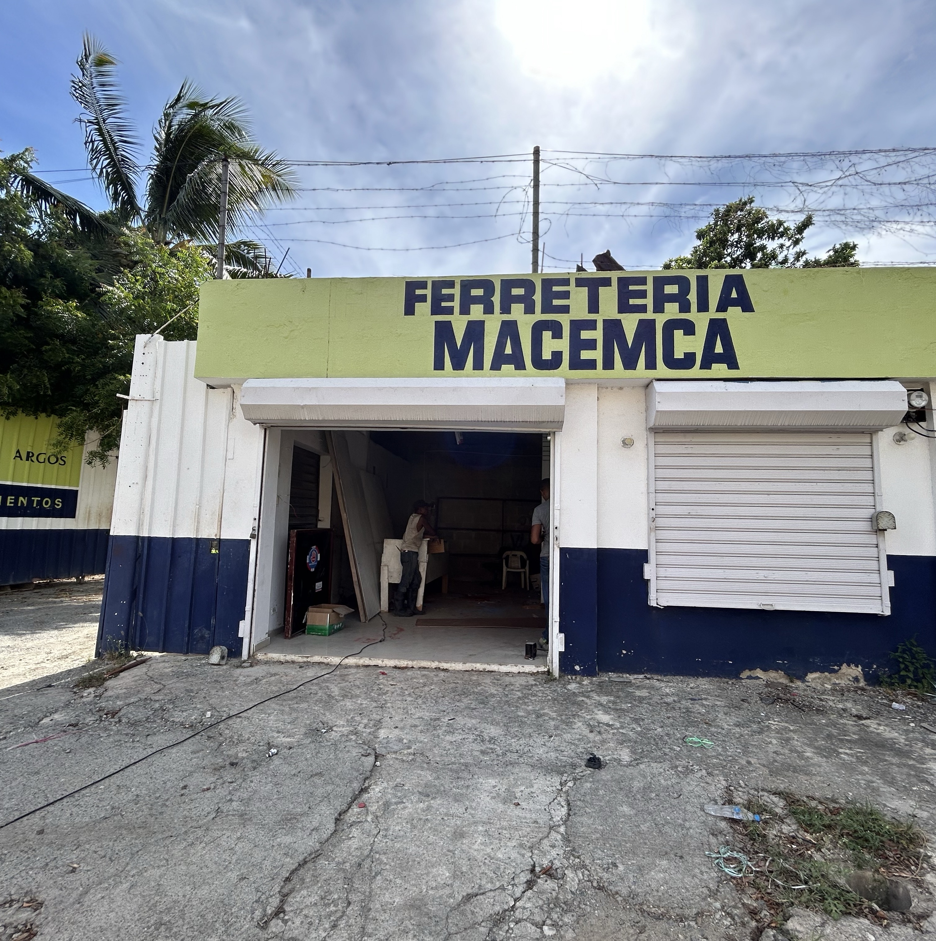 oficinas y locales comerciales - Local con patio, San Isidro.