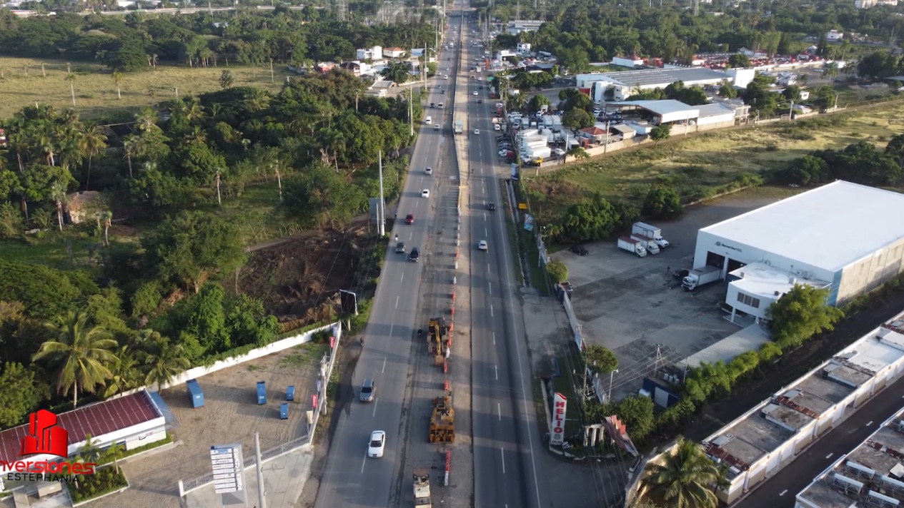 solares y terrenos - Terreno en la Autopista Duarte entrada a Santiago  4