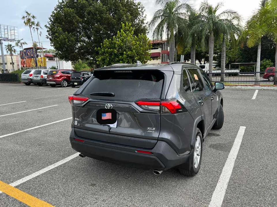 jeepetas y camionetas - TOYOTA RAV4 XLE 2021 POCAS MILLAS RECIEM IMPORTADA 2