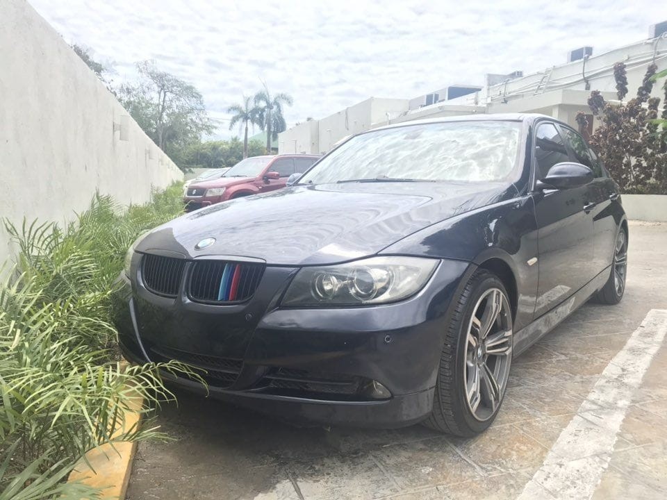 carros - Vendo carro BMW 320i de año 2008. 1