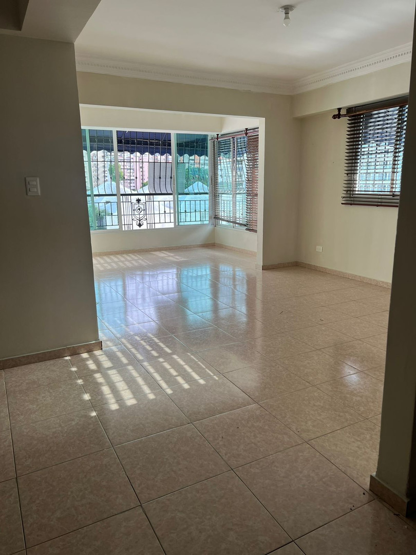 apartamentos - Se alquila, Apartamento 3Hab Vacio Acogedor Frente al Club Naco y Super Centrico 2