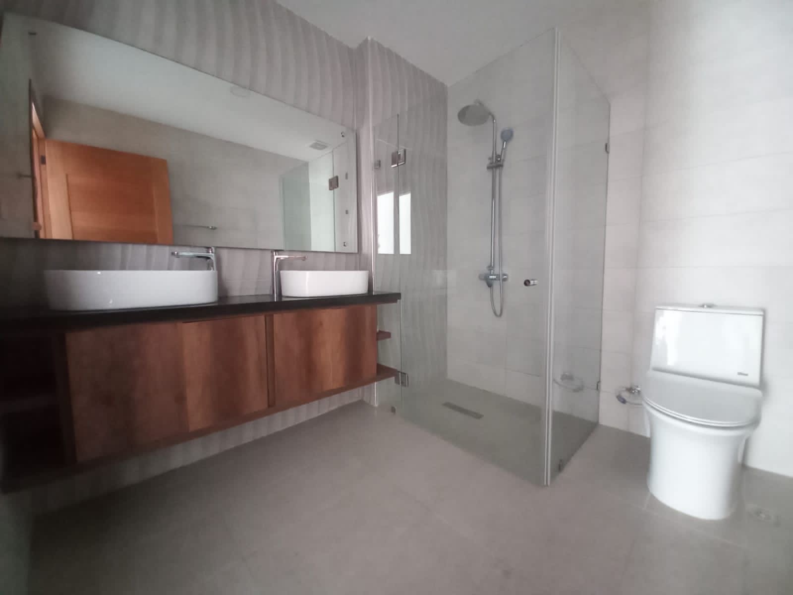 apartamentos - vendo apto con vista al mar 
piso alto 
200. Mt2. 
3 habitación 

us$ 400,000 8