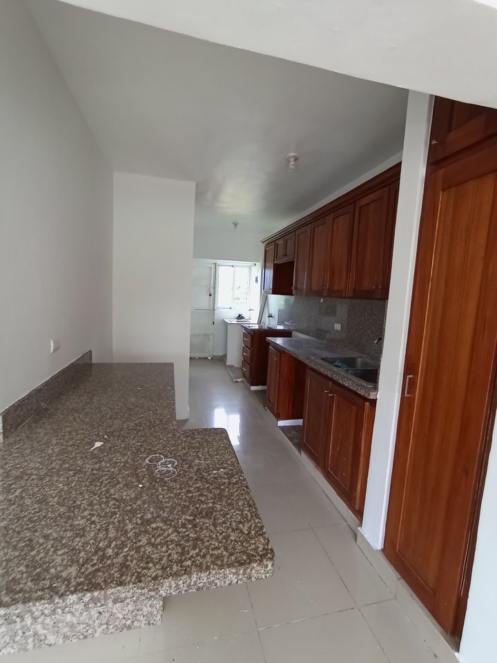 apartamentos - ALQUILO APARTAMENTO VACÍO EN VIEJO ARROYO HONDO 2