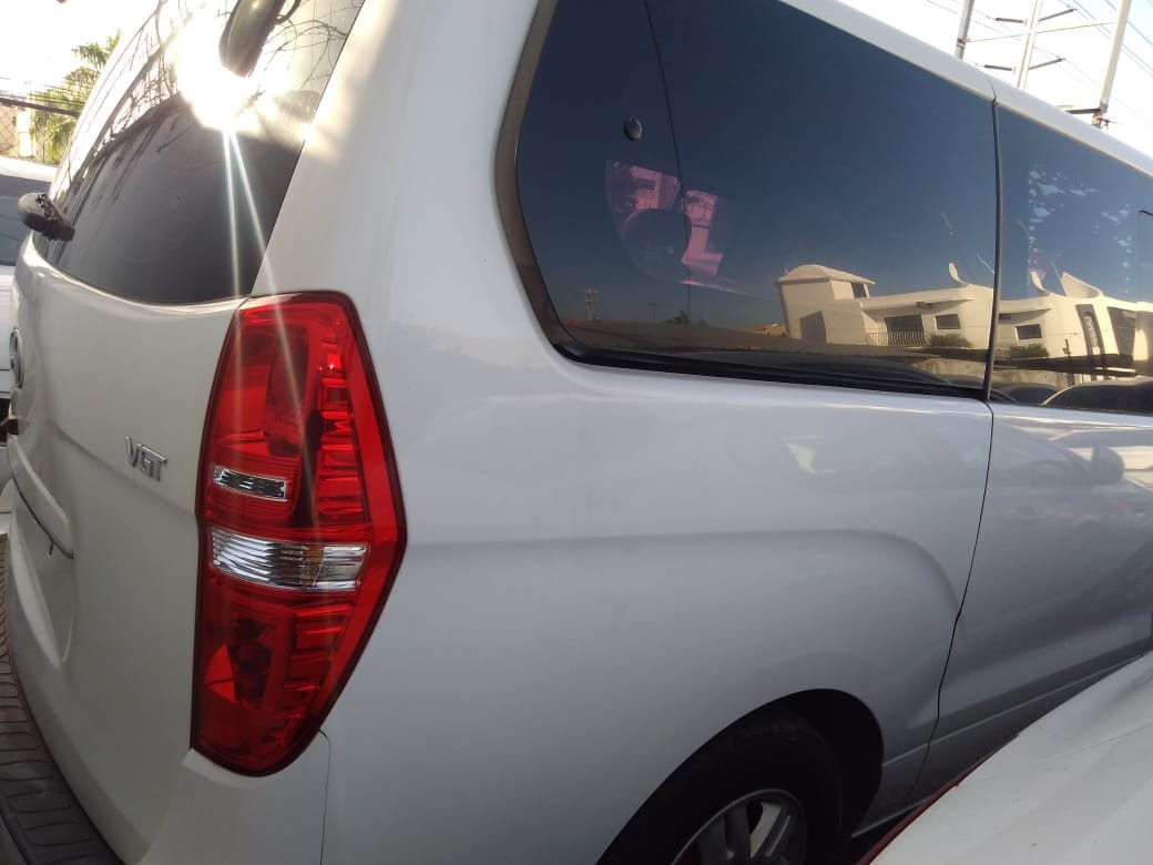 jeepetas y camionetas - HYUNDAI GRAND STAREX 2018 BLANCODESDE: RD$1,300.100 8