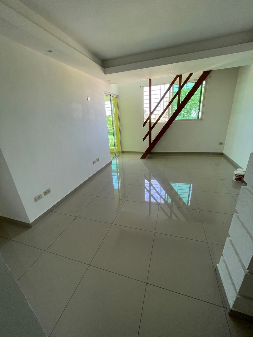 apartamentos - Apartamento en venta. 4to piso con terraza, Aut. San Isidro. Cerca del Olè 3