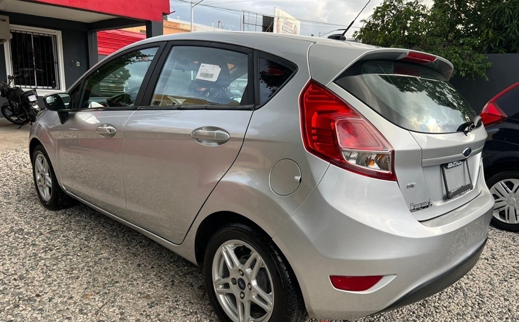 carros - 2018 Ford Fiesta SE 2