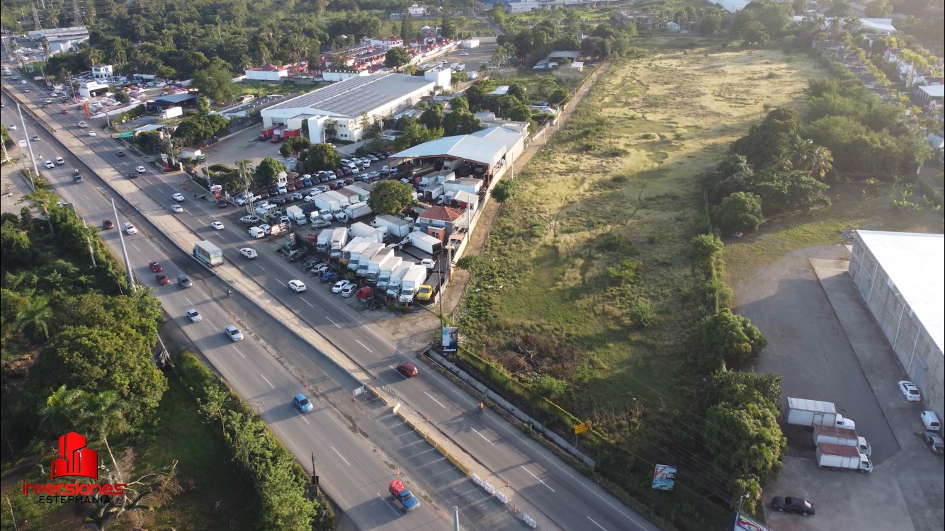 solares y terrenos - Terreno en la Autopista Duarte entrada a Santiago  2