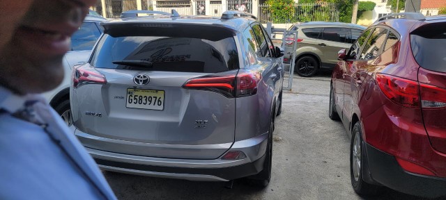 jeepetas y camionetas - TOYOTA RAV4 XLE FULL 2017 8