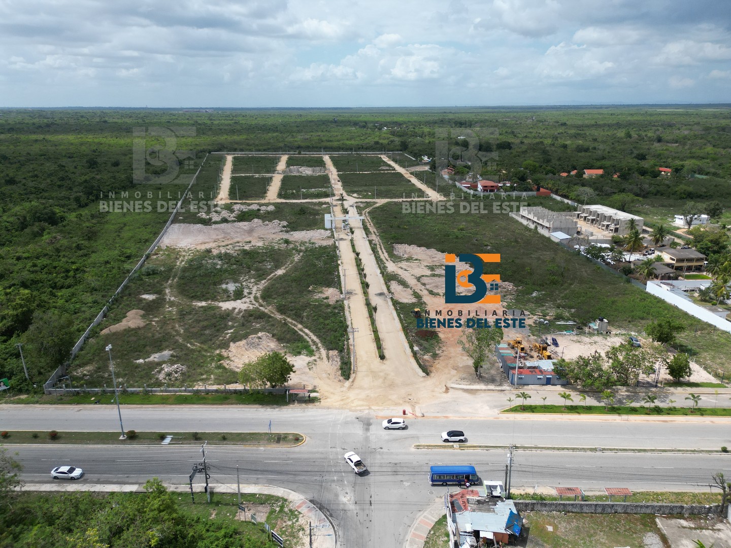 solares y terrenos - Se Vende Solar con 401 Metros de Esquina en Juan Dolio, San Pedro de Macoris. 0