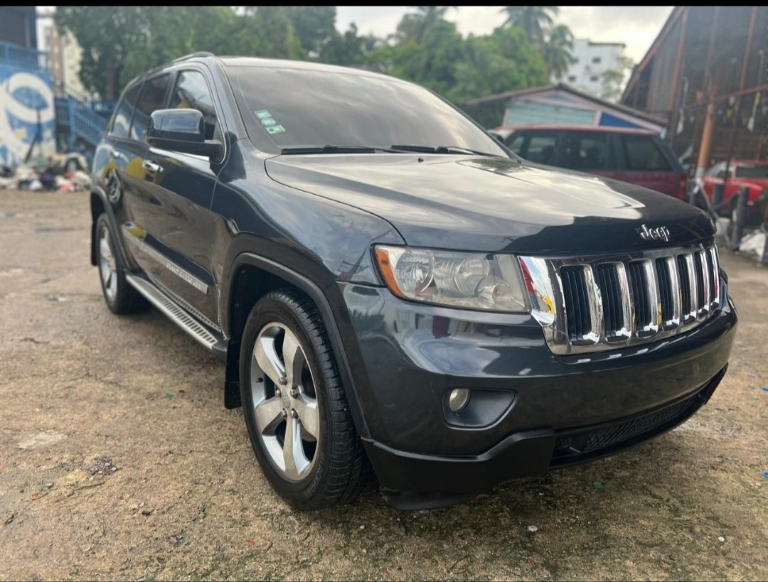 jeepetas y camionetas - 2013 Jeep Cherokee Laredo 4x4  1