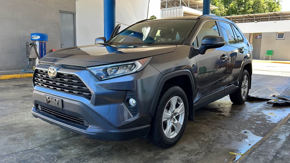 jeepetas y camionetas - TOYOTA RAV4 XLE 2021 POCAS MILLAS RECIEM IMPORTADA 1