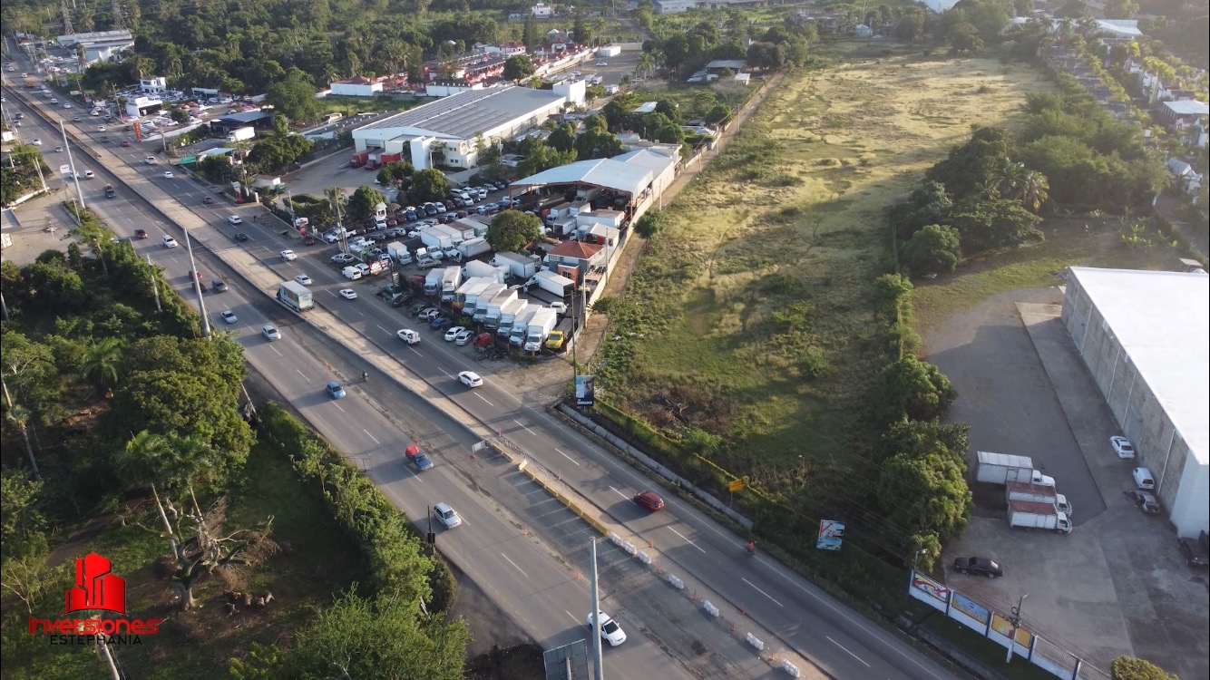 solares y terrenos - Terreno en la Autopista Duarte entrada a Santiago  3