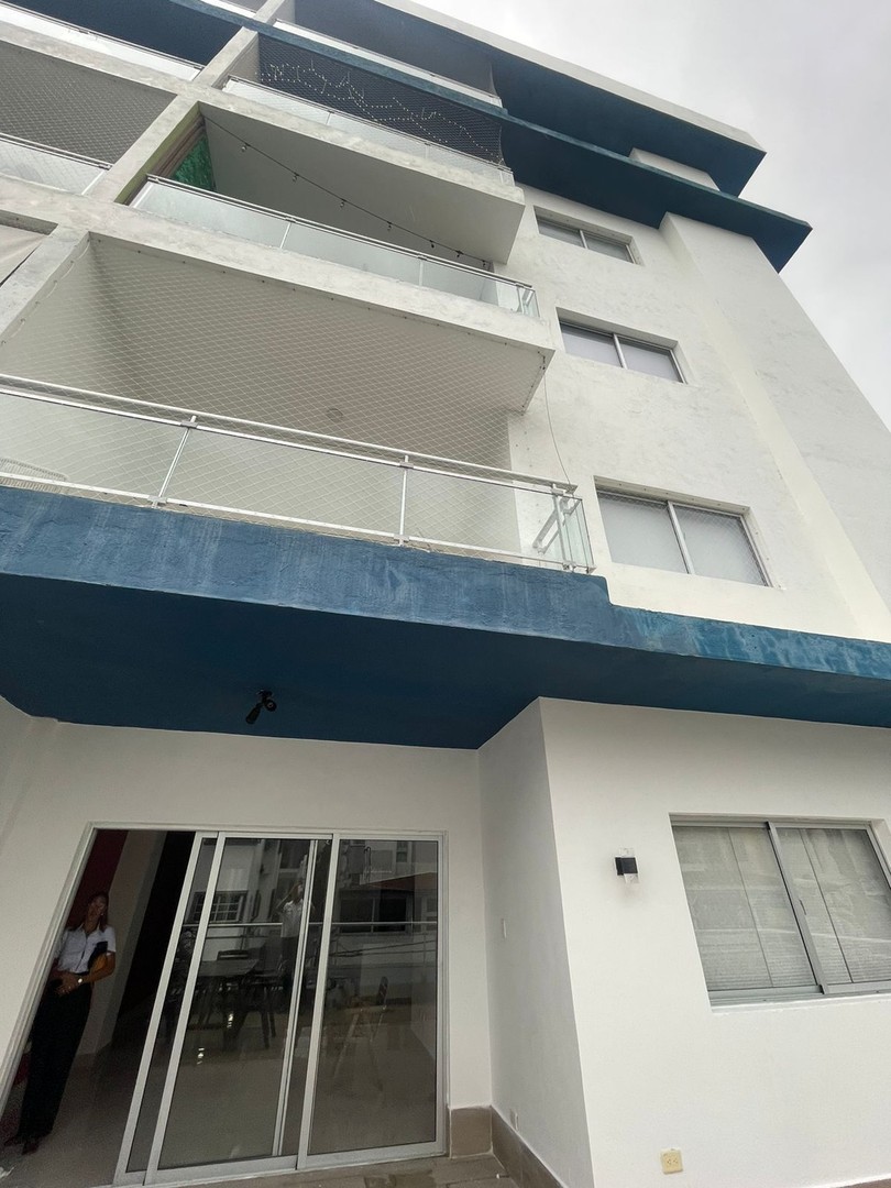 apartamentos - Alquilo amplio apartamento en 2 habitaciones 2 parqueos amplia terraza el millón 4