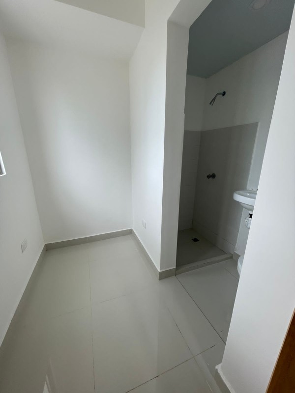 apartamentos - Apartamento  2do piso con terraza en los prados 4