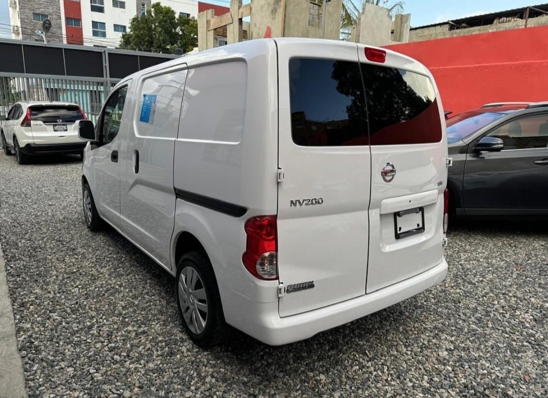 jeepetas y camionetas - 2018 Nissan NV200 SV Automática 5