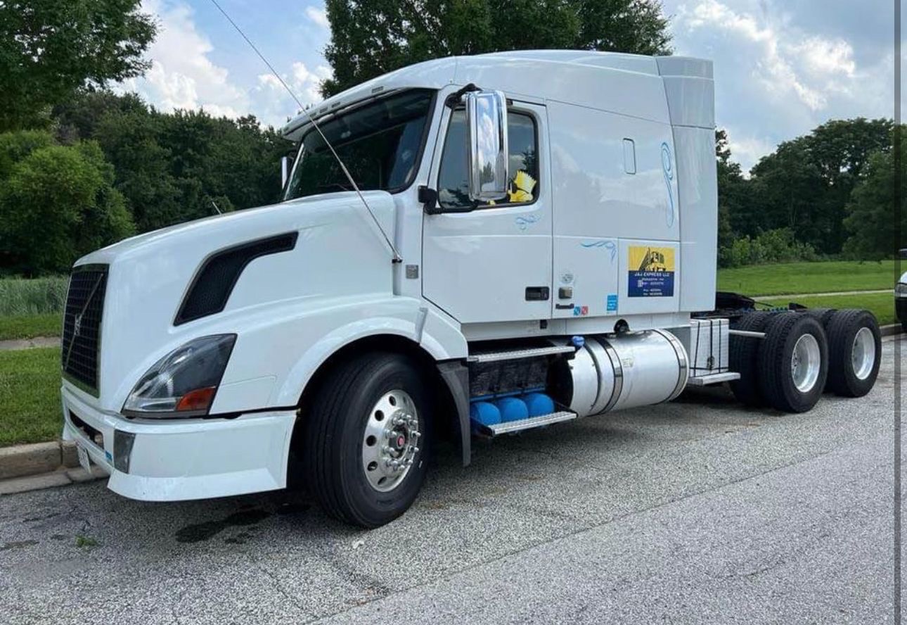 camiones y vehiculos pesados - Volvo VNL  3