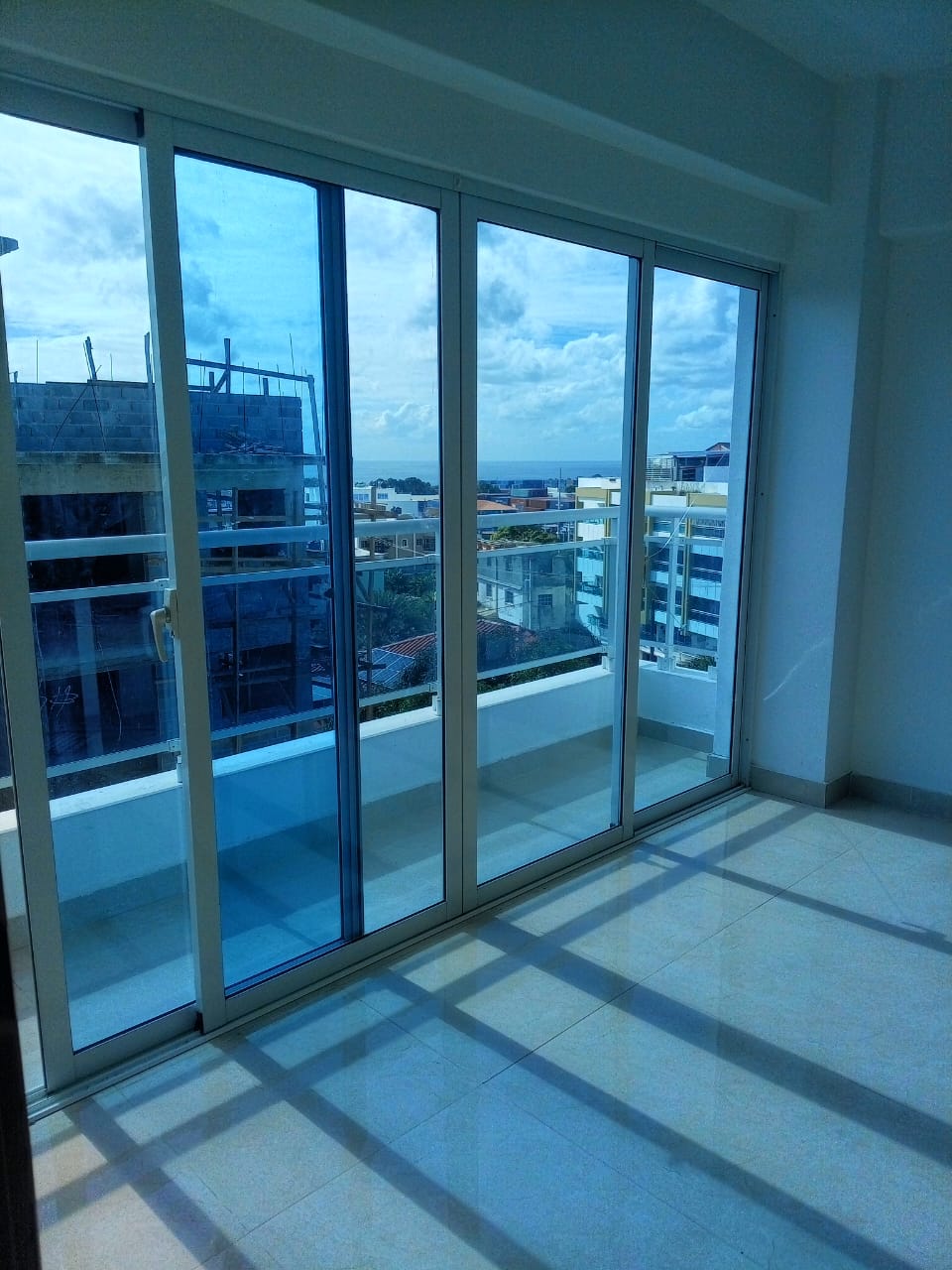 apartamentos - Alquilo en mirador del oeste 4to piso 3hab, 2baños 3