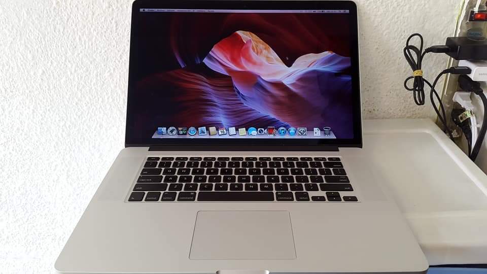 computadoras y laptops - Macbook pro Retina 15.4 Pulgadas Core i7 Ram 8gb Disco 256gb solido hdmi