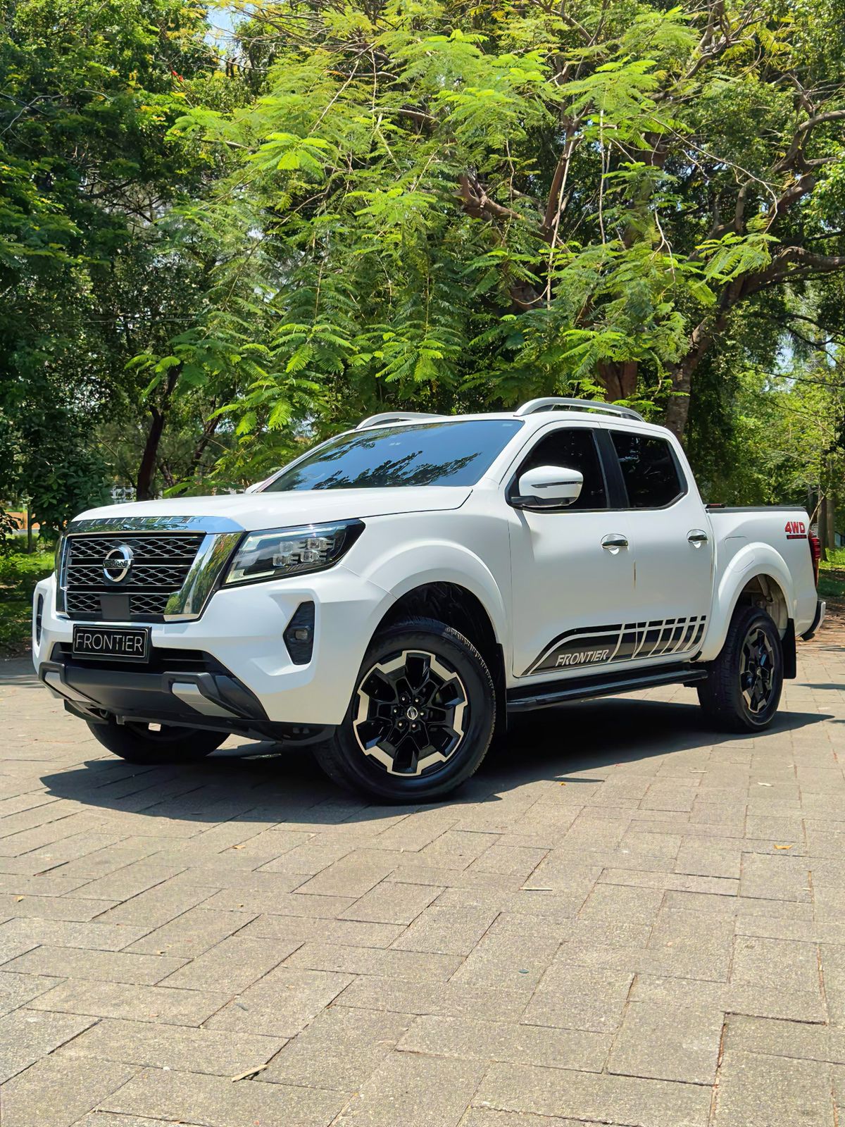 jeepetas y camionetas - Exclusiva Nissan frontier LE 2022 todo terreno 4x4 excelente condiciones  2