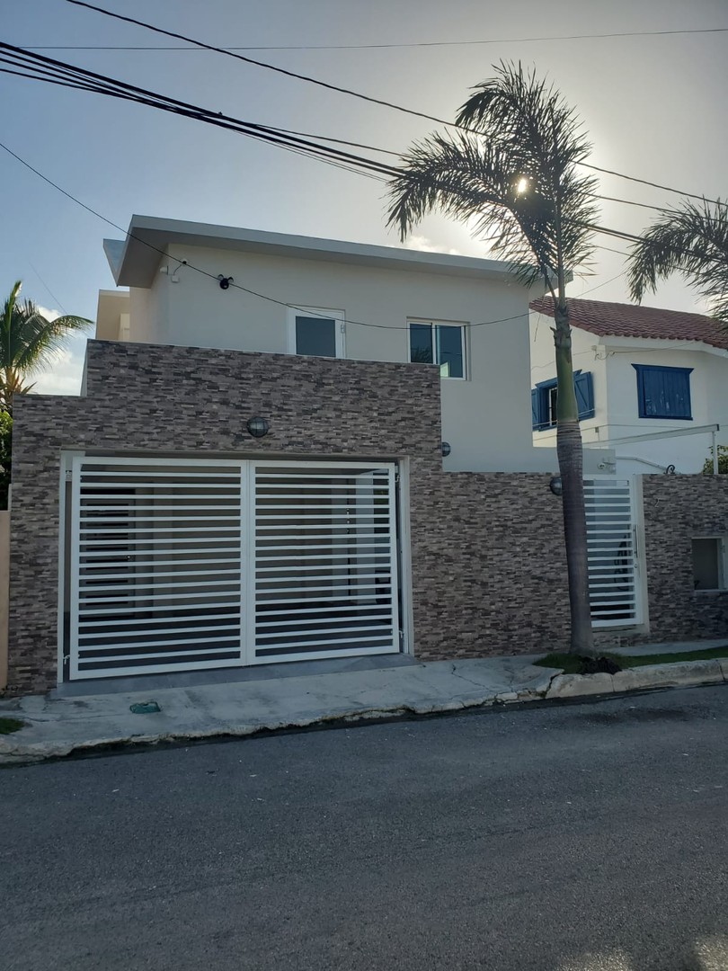 casas - En Venta Espectacular Casa tipo Dúplex con Apartamento incluido Bavaro 0