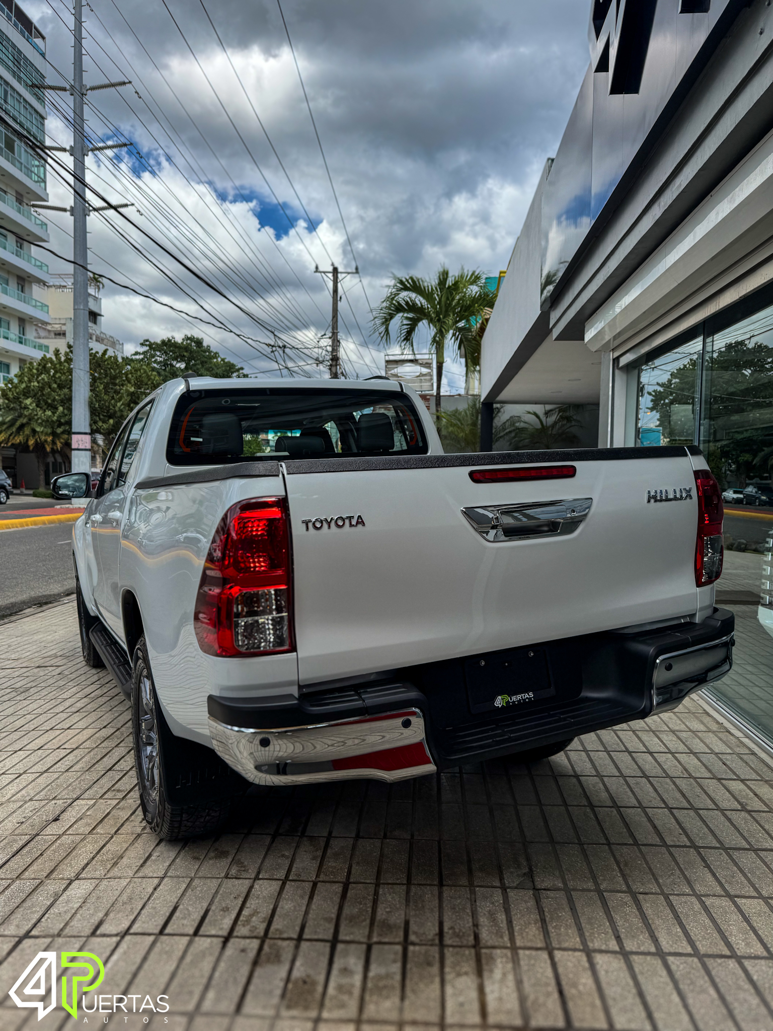 jeepetas y camionetas - TOYOTA HILUX 2.4 4X4 AUTOMATICA 2