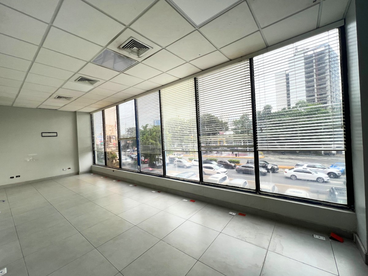 oficinas y locales comerciales - 🔵Alquilo local 64 mts en Piantini 2do piso 
 7