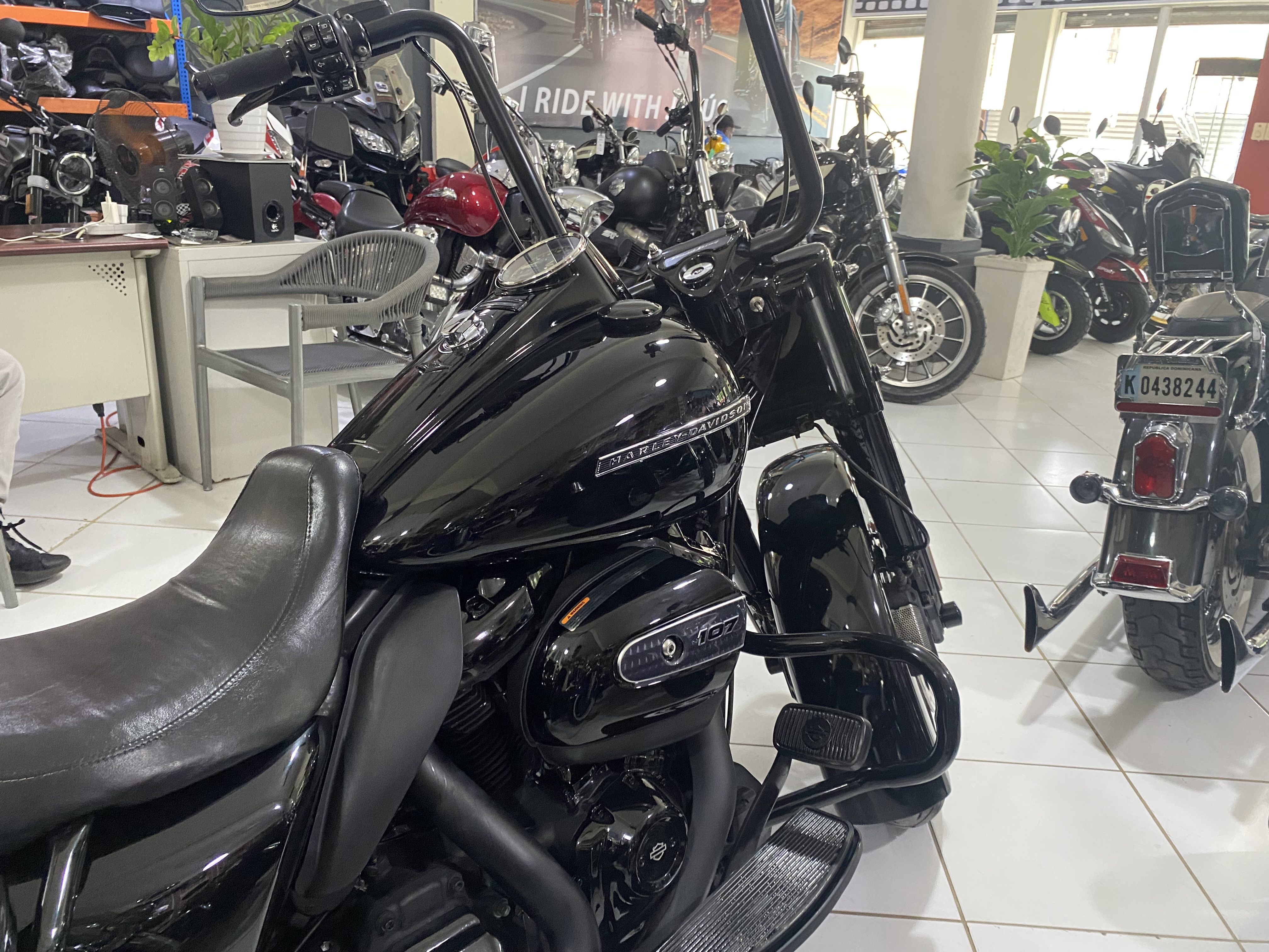 motores y pasolas - Harley Davidson Road King 2018 7