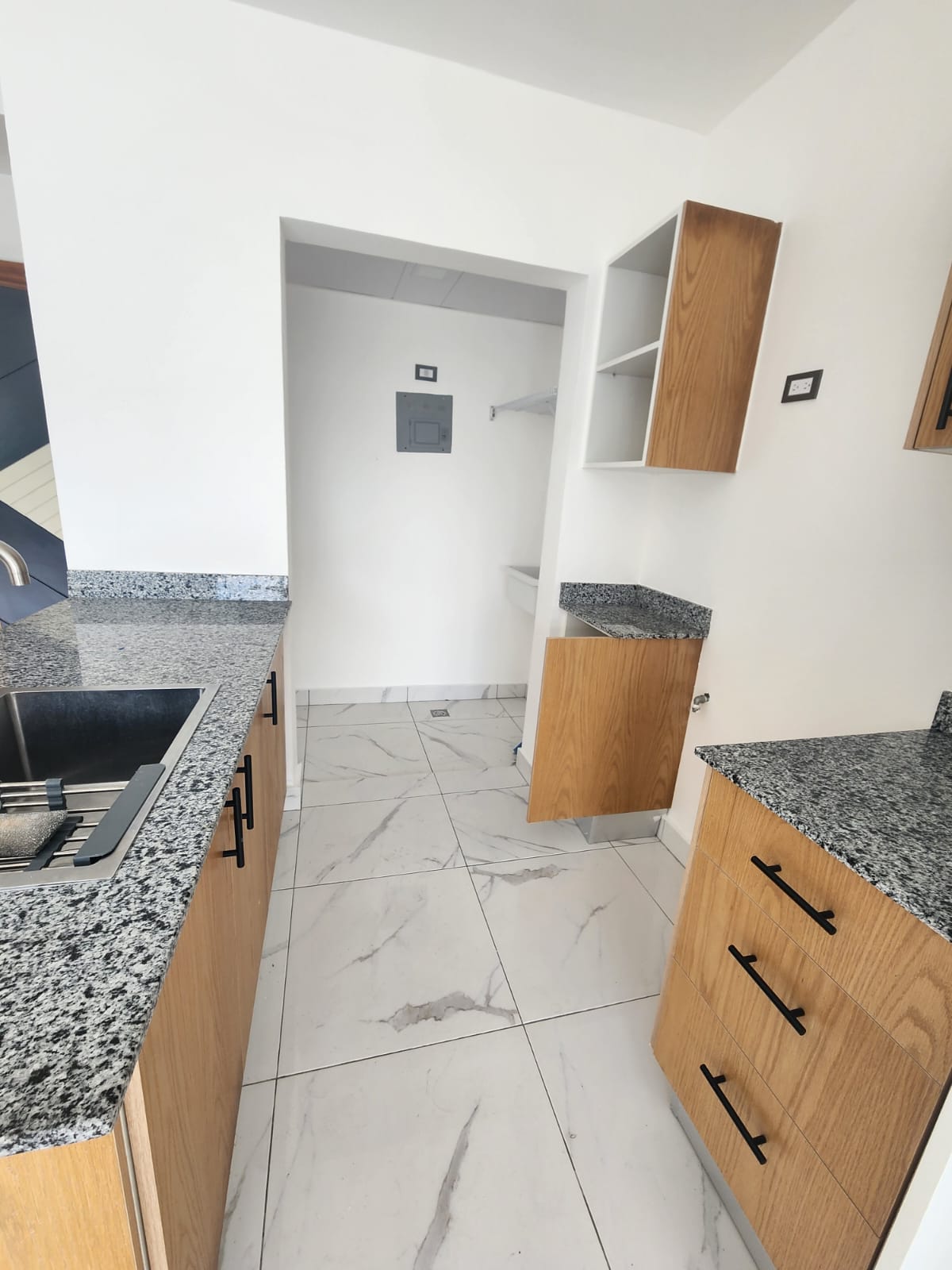 apartamentos - Alquiló en el millón una hab 1.5 baños parqueo  7