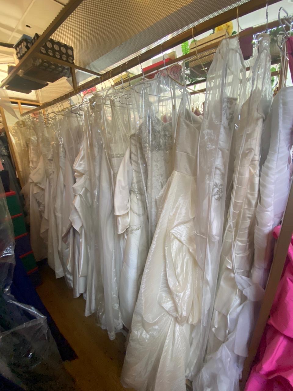 ropa para mujer - Vendo vestidos de novia, 22 vestidos por 25,000 pesos 