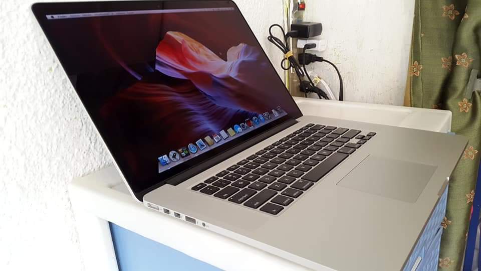 computadoras y laptops - Macbook pro Retina 15.4 Pulgadas Core i7 Ram 8gb Disco 256gb solido hdmi 1